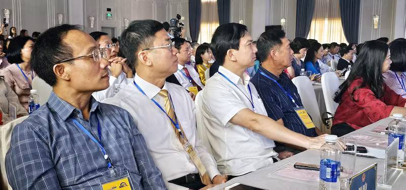 Các nhà giáo và đại biểu tại lễ khai mạc Hội giảng.