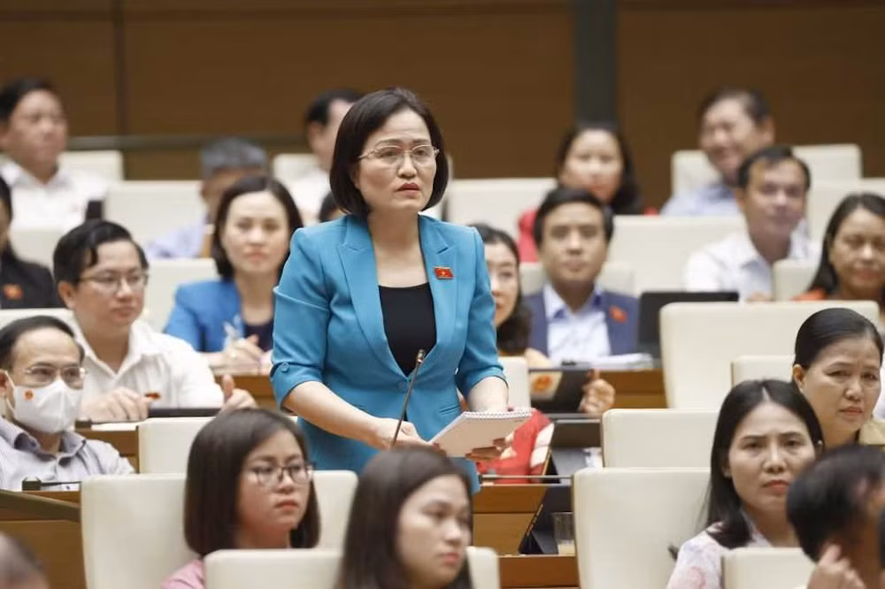 Đại biểu Trần Kim Nhung, Ủy viên Thường trực Ủy ban Pháp luật của Quốc hội, đại biểu Quốc hội tỉnh Quảng Ninh chất vấn Bộ trưởng Nông nghiệp và Phát triển nông thôn tại kỳ họp thứ 3, Quốc hội khóa XV. Đại biểu Trần Kim Nhung, Ủy viên Thường trực Ủy ban Pháp luật của Quốc hội, đại biểu Quốc hội tỉnh Quảng Ninh chất vấn Bộ trưởng Nông nghiệp và Phát triển nông thôn tại kỳ họp thứ 3, Quốc hội khóa XV.