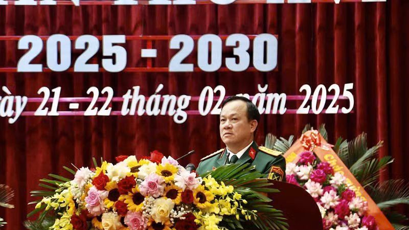 Đại tá Khúc Thành Dư, Chỉ huy Trưởng Bộ Chỉ huy Quân sự tỉnh, Phó Bí thư Đảng ủy Quân sự tỉnh, phát biểu chỉ đạo tại đại hội. Đại tá Khúc Thành Dư, Chỉ huy Trưởng Bộ Chỉ huy Quân sự tỉnh, Phó Bí thư Đảng ủy Quân sự tỉnh, phát biểu chỉ đạo tại đại hội.