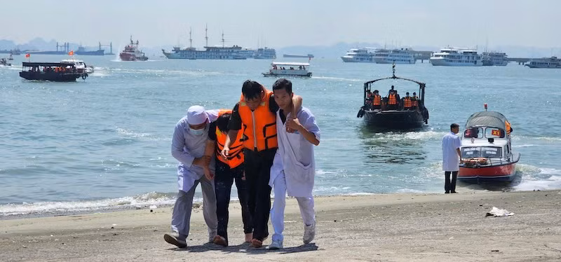 Khẩn trương cứu nạn, cứu hộ và đưa người từ tàu vào bờ an toàn. Khẩn trương cứu nạn, cứu hộ và đưa người từ tàu vào bờ an toàn.