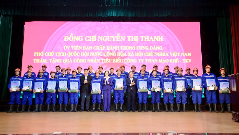 Phó Chủ tịch Quốc hội Nguyễn Thị Thanh thăm, tặng quà chúc Tết cán bộ, công nhân, người lao động Công ty Than Mạo Khê (TKV). Phó Chủ tịch Quốc hội Nguyễn Thị Thanh thăm, tặng quà chúc Tết cán bộ, công nhân, người lao động Công ty Than Mạo Khê (TKV).