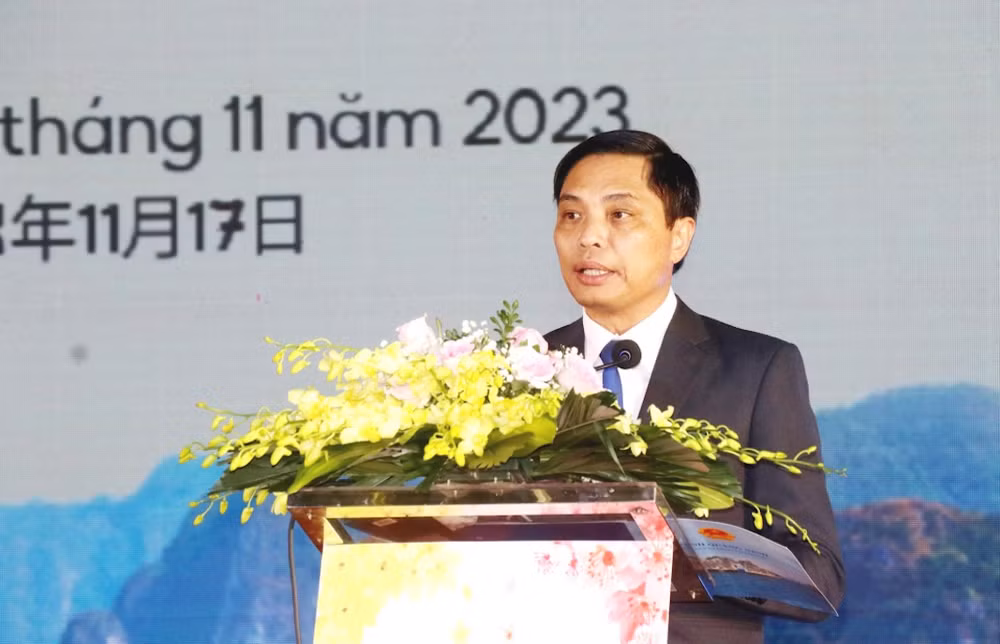 Phó Chủ tịch Ủy ban nhân dân tỉnh Quảng Ninh Vũ Văn Diện phát biểu khai mạc Hội thảo.