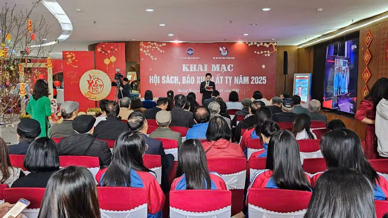 Quang cảnh lễ khai mạc Hội sách, báo Xuân Ất Tỵ 2025.