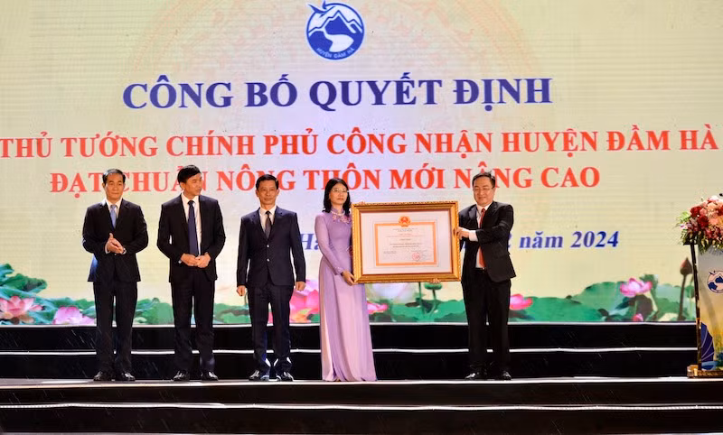Trao quyết định công nhận Lễ hội Đình Đầm Hà là Di sản văn hóa phi vật thể quốc gia cho huyện Đầm Hà. Trao quyết định công nhận Lễ hội Đình Đầm Hà là Di sản văn hóa phi vật thể quốc gia cho huyện Đầm Hà.