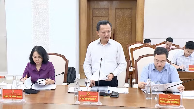 Lãnh đạo tỉnh Quảng Ninh báo cáo với Phó thủ tướng Nguyễn Hòa Bình và đoàn công tác về tình hình phát triển kinh tế-xã hội 9 tháng đầu năm 2024 và công tác khắc phục bão số 3. Lãnh đạo tỉnh Quảng Ninh báo cáo với Phó thủ tướng Nguyễn Hòa Bình và đoàn công tác về tình hình phát triển kinh tế-xã hội 9 tháng đầu năm 2024 và công tác khắc phục bão số 3.