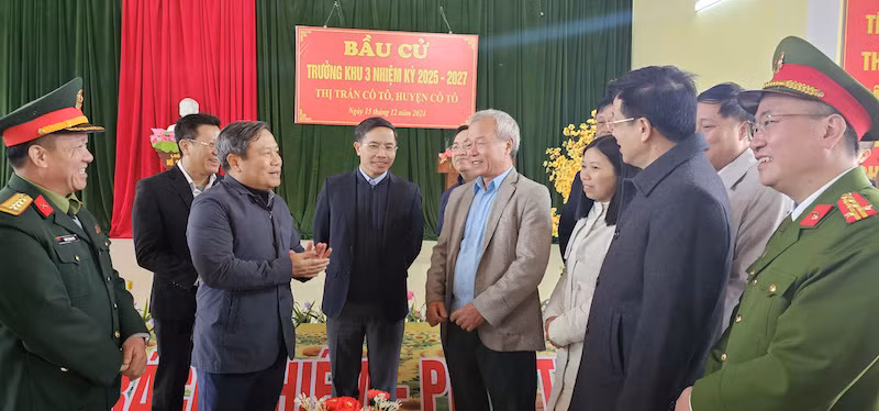 Bí Thư Tỉnh ủy Quảng Ninh Vũ Đại Thắng thăm hỏi, động viên nhân dân huyện đảo Cô Tô trước ngày bầu cử Trưởng thôn, bản, khu phố nhiệm kỳ 2025-2027.