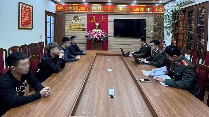 Đ.H.S và 3 người liên quan tại cơ quan Công an.