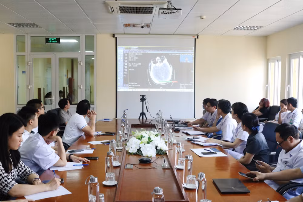 Hội chẩn liên viện lên phương án chuyên môn giữa Bệnh viện Việt Nam-Thụy Điển Uông Bí, Trung tâm Điều phối ghép tạng Quốc gia, Bệnh viện 108, Bệnh viện Việt Đức và Bệnh viện Trung ương Huế. Hội chẩn liên viện lên phương án chuyên môn giữa Bệnh viện Việt Nam-Thụy Điển Uông Bí, Trung tâm Điều phối ghép tạng Quốc gia, Bệnh viện 108, Bệnh viện Việt Đức và Bệnh viện Trung ương Huế.