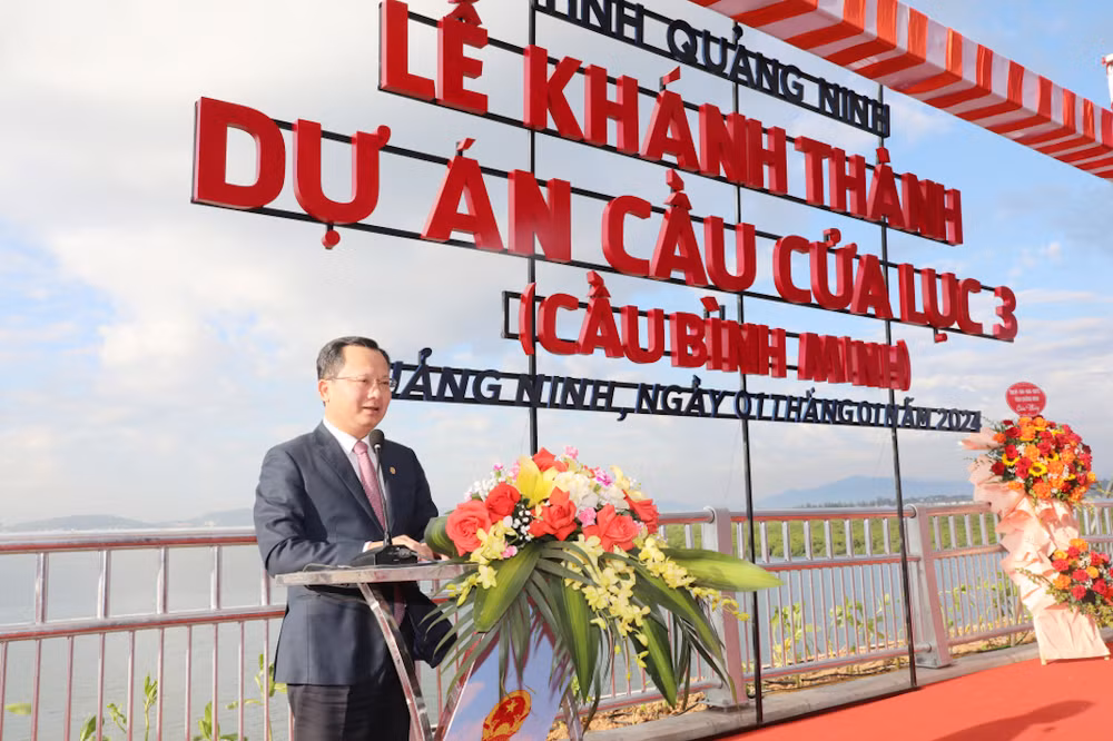 Chủ tịch Ủy ban nhân dân tỉnh Quảng Ninh Cao Tường Huy phát biểu tại lễ khánh thành. Chủ tịch Ủy ban nhân dân tỉnh Quảng Ninh Cao Tường Huy phát biểu tại lễ khánh thành.