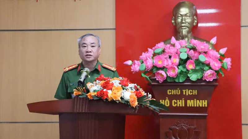 Đại tá Nguyễn Thuận, Phó Giám đốc Công an tỉnh Quảng Ninh phát biểu khai mạc kỳ thi sát hạch.