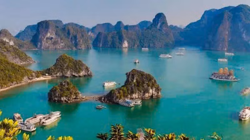 Vịnh Hạ Long - Di sản thiên nhiên thế giới.