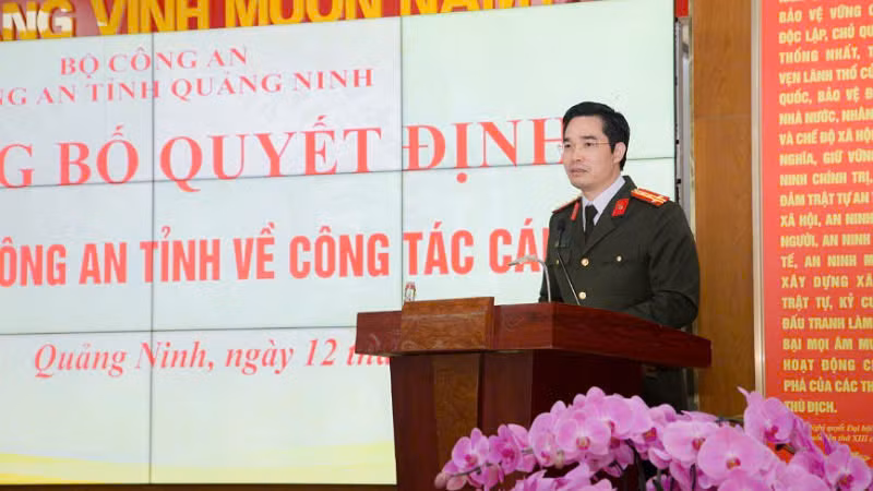 Đại tá Trần Văn Phúc, Giám đốc Công an tỉnh Quảng Ninh phát biểu tại buổi Lễ.