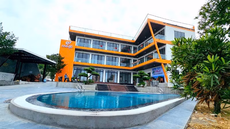 Cơ sở lưu trú trên đảo Cô Tô ngày càng được đầu tư khang trang, hiện đại, đáp ứng nhu cầu của du khách khi ra đảo.