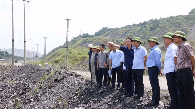 Lãnh đạo TKV kiểm tra công tác phòng chống bão số 3 tại khu vực bãi thải Nam Khe Tam, Công ty than Dương Huy.