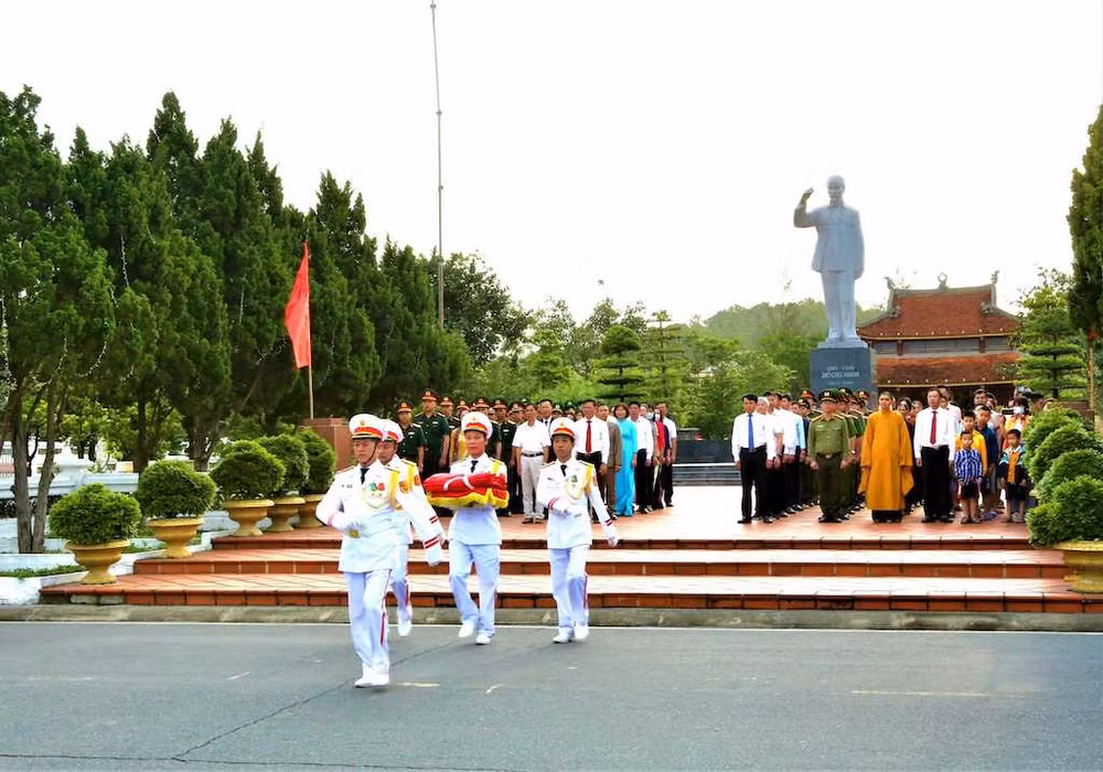 Lễ thượng cờ Tổ quốc trên đảo Cô Tô. Lễ thượng cờ Tổ quốc trên đảo Cô Tô.