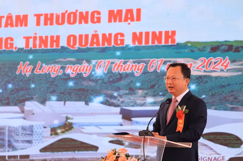 Chủ tịch Ủy ban nhân dân tỉnh Quảng Ninh Cao Tường Huy phát biểu tại lễ khởi công. Chủ tịch Ủy ban nhân dân tỉnh Quảng Ninh Cao Tường Huy phát biểu tại lễ khởi công.