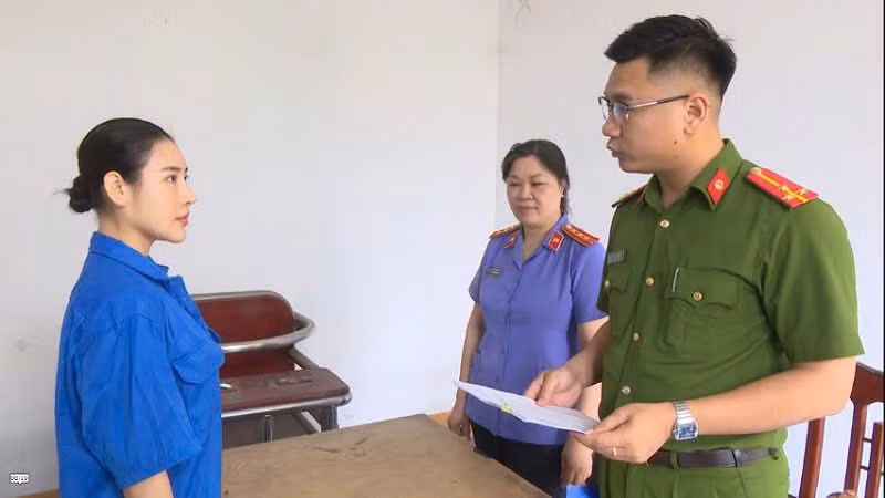 Tống đạt Quyết định tố tụng đối với Phạm Thu Thảo. Tống đạt Quyết định tố tụng đối với Phạm Thu Thảo.