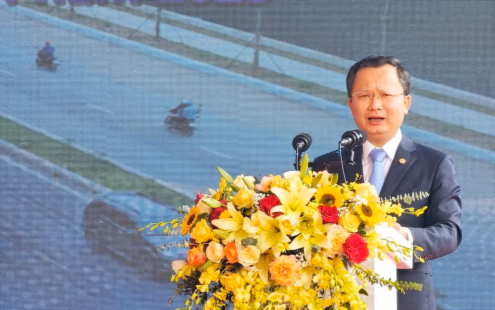 Quyền Chủ tịch Ủy ban nhân dân tỉnh Quảng Ninh cao Tường Huy phát biểu tại lễ khánh thành. Quyền Chủ tịch Ủy ban nhân dân tỉnh Quảng Ninh cao Tường Huy phát biểu tại lễ khánh thành.
