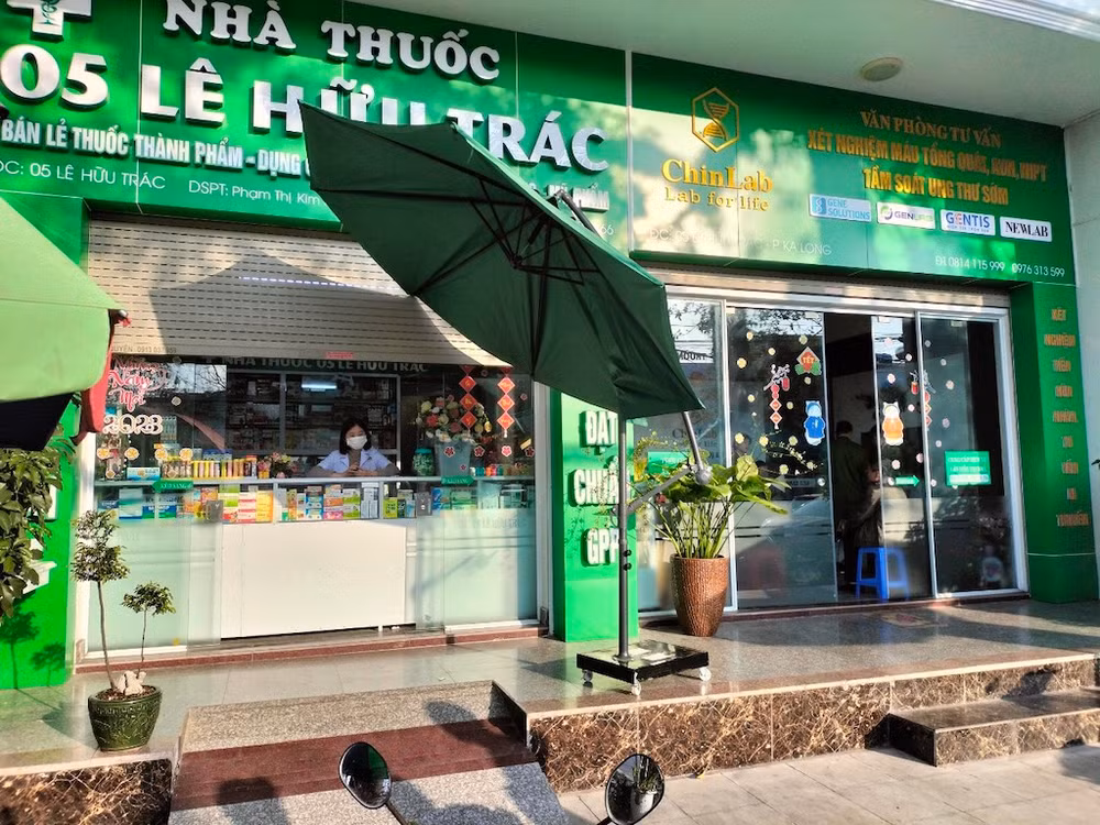 Cơ sở dịch vụ y tế số 5, Lê hữu Trác, phường Ka Long, thành phố Móng Cái bị dừng hoạt động do chưa đủ các điều kiện.