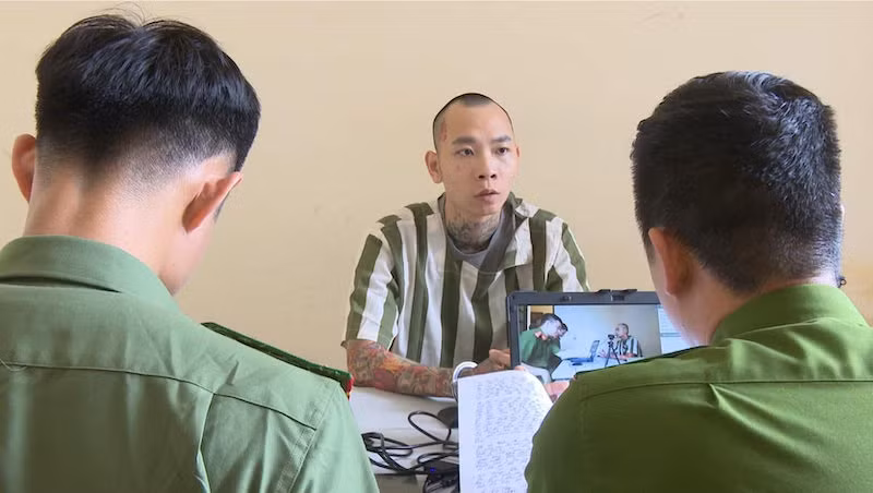 Đối tượng Ngô Văn Tùng tại cơ quan Công an.