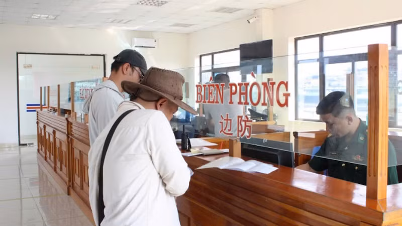 Hoạt động xuất nhập cảnh đã trở lại bình thường tại các cửa khẩu, lối mở trên địa bàn thành phố Móng Cái, Quảng Ninh.
