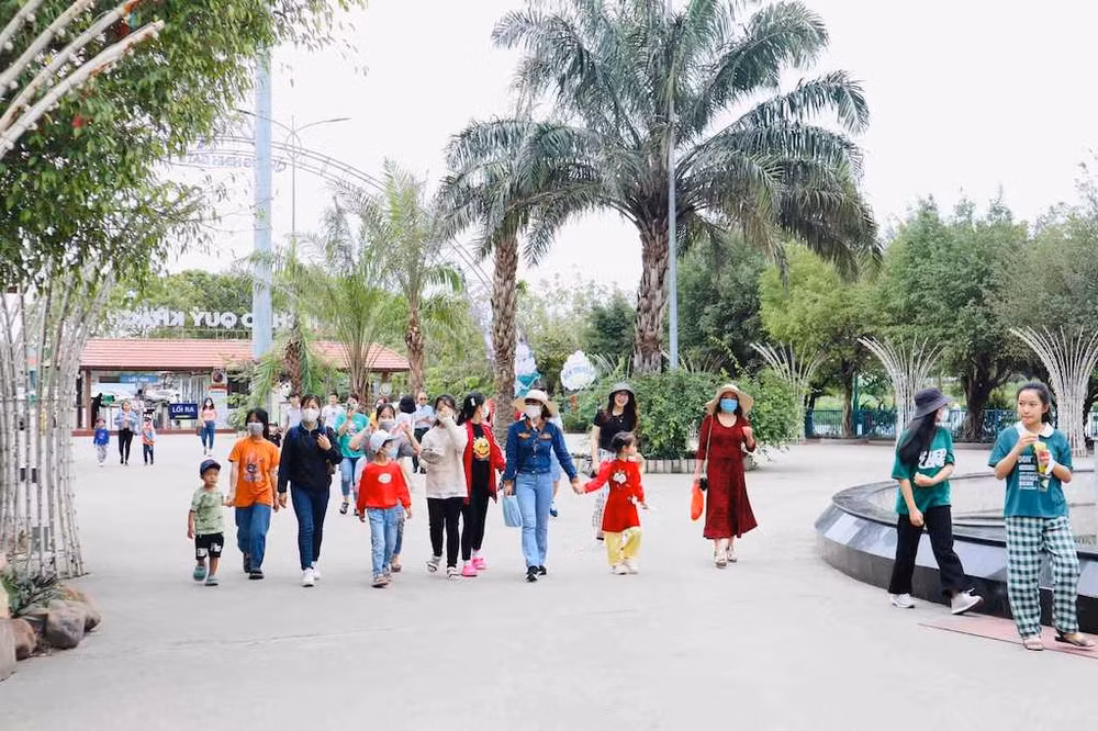 Khu du lịch Quảng Ninh Gate, thị xã Đông Triều đón nhiều du khách trong dịp nghỉ lễ 30/4 và 1/5.