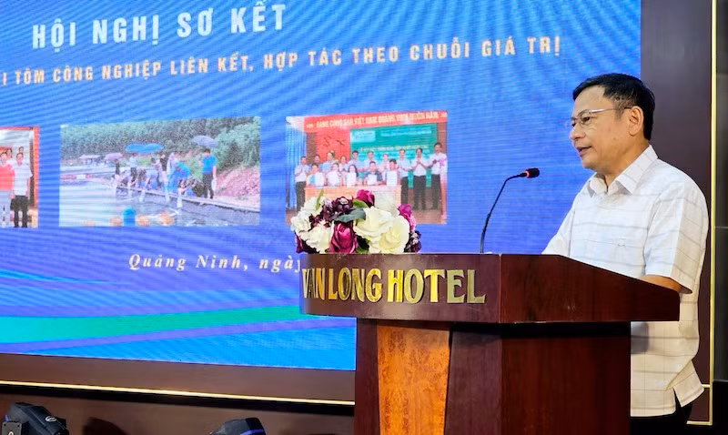 Lãnh đạo Cục thủy sản, Bộ Nông nghiệp và Phát triển nông thôn phát biểu khai mạc hội nghị.