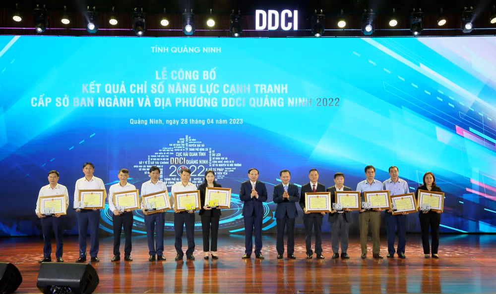 Top 5 đơn vị sở, ban, ngành và địa phương trong bảng xếp hạng DDCI Quảng Ninh năm 2022.