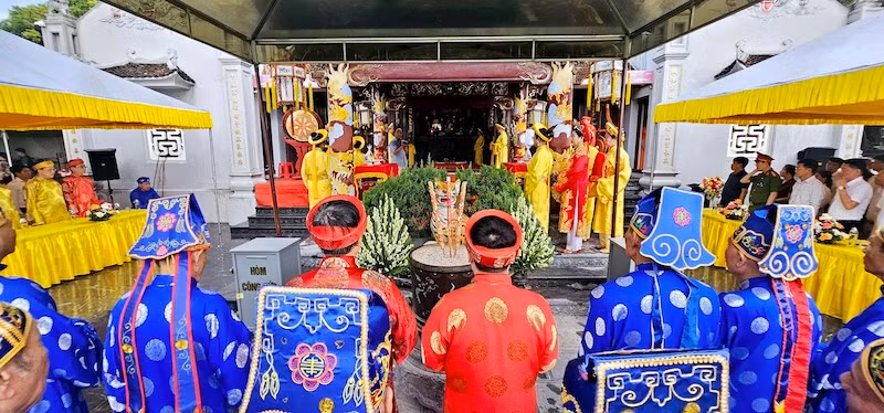 Lễ dâng hương tưởng nhớ Đức Ông Hưng Nhượng Đại Vương Trần Quốc Tảng tại đền Thượng.