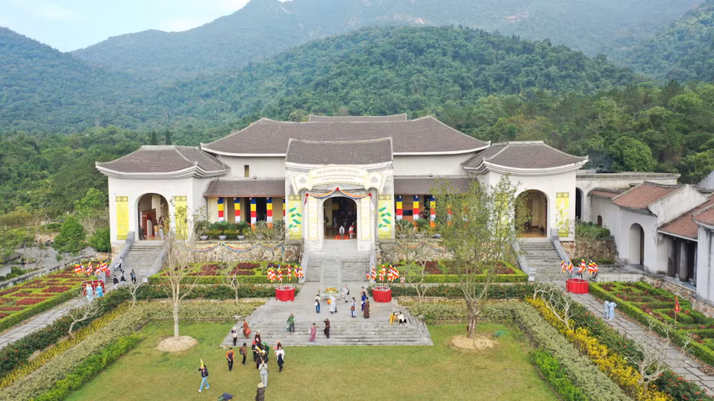 Cung Trúc Lâm Yên Tử. Cung Trúc Lâm Yên Tử.