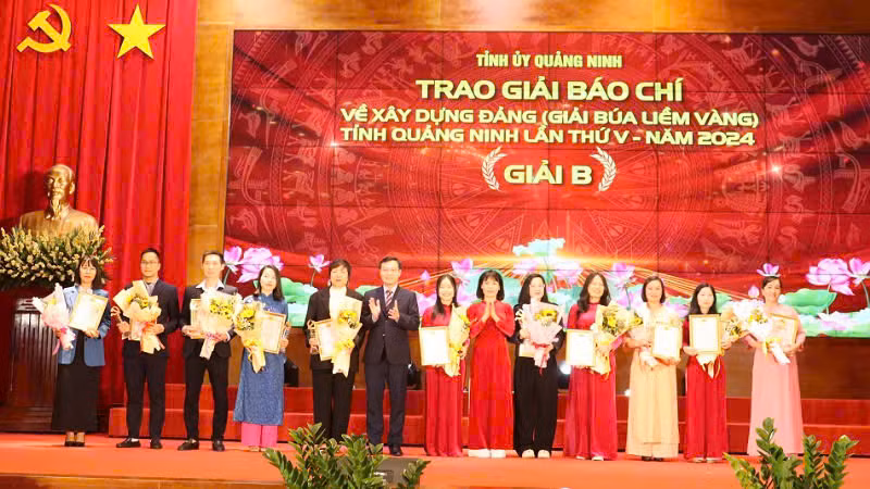 Các tác giả, nhóm tác giả đoạt giải B Giải Báo chí về Xây dựng Đảng tỉnh Quảng Ninh lần thứ V, năm 2024.