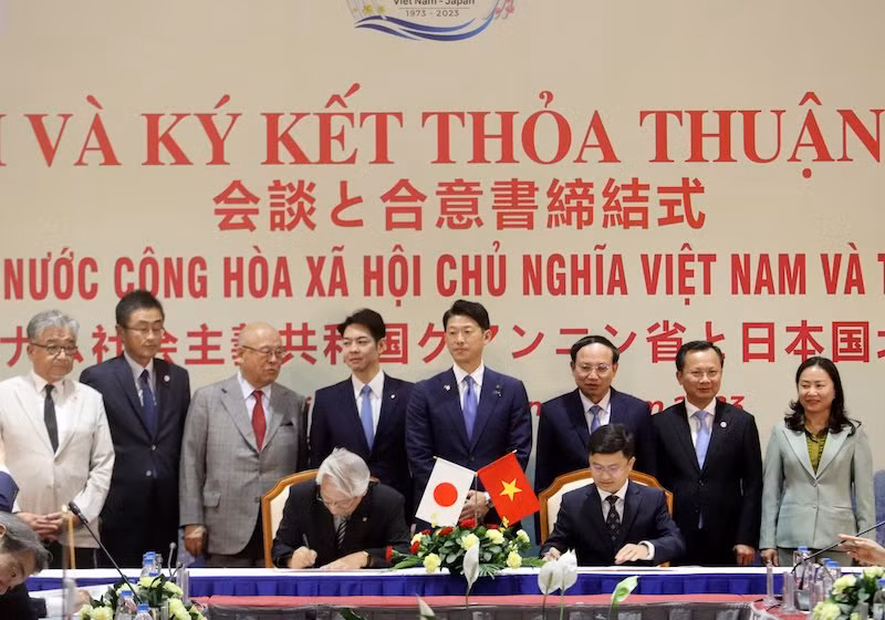 Lễ ký kết thỏa thuận hợp tác giữa trường Đại học Hạ Long và Trường Đại học Asahikawa. Lễ ký kết thỏa thuận hợp tác giữa trường Đại học Hạ Long và Trường Đại học Asahikawa.