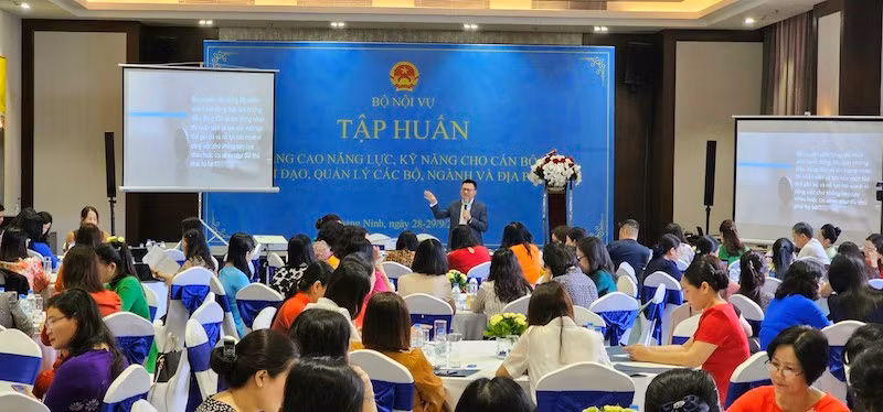Lớp tập huấn nâng cao năng lực, kỹ năng cho cán bộ nữ lãnh đạo, quản lý các bộ, ngành, địa phương.