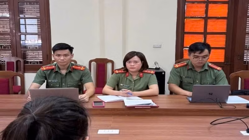 Đối tượng P.T.V.A tại cơ quan công an.