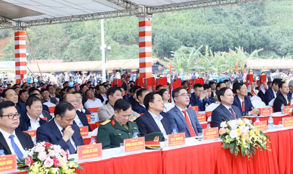Các đại biểu tham dự buổi lễ. Các đại biểu tham dự buổi lễ.