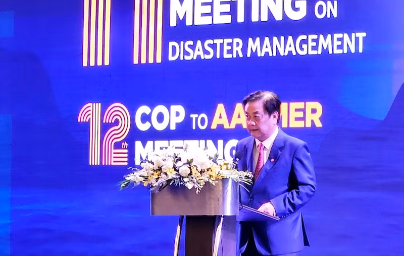 Bộ trưởng Nông nghiệp và Phát triển nông thôn phát biểu khai mạc Hội nghị Bộ trưởng ASEAN về Quản lý thiên tai lần thứ 11.