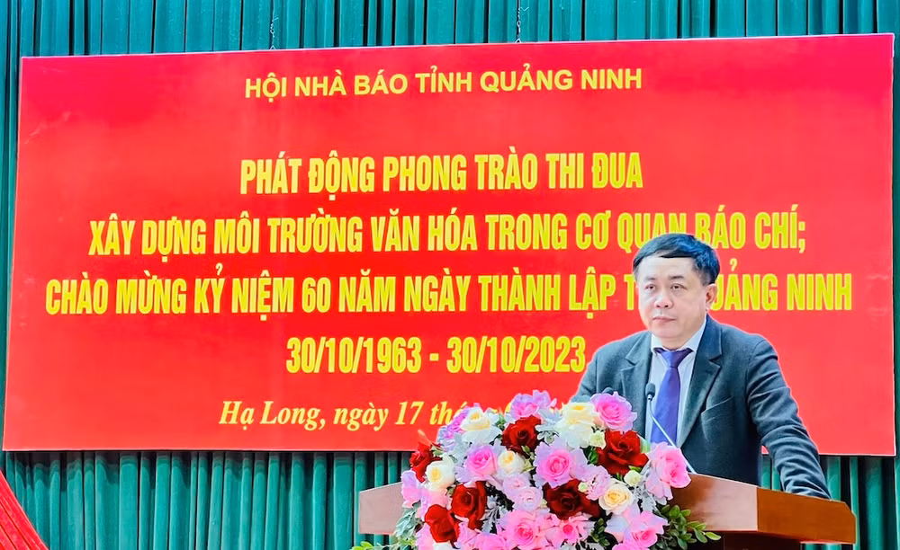 Nhà báo Mai Vũ Tuấn, Chủ tịch Hội Nhà báo tỉnh Quảng Ninh phát biểu tại hội nghị. Nhà báo Mai Vũ Tuấn, Chủ tịch Hội Nhà báo tỉnh Quảng Ninh phát biểu tại hội nghị.