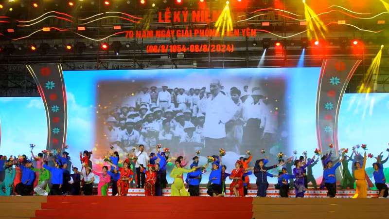 Chương trình nghệ thuật đặc sắc với chủ đề "Tiên Yên - Bản hùng ca khát vọng vươn xa".