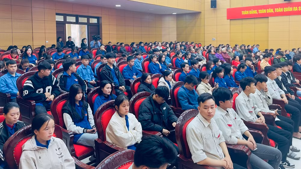 Các thành viên tham gia đối thoại. (Ảnh: THANH SƠN) Các thành viên tham gia đối thoại. (Ảnh: THANH SƠN)