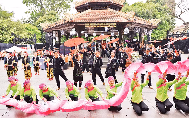 Giới thiệu nét đẹp văn hóa Sa Pa tại Hà Nội. (Ảnh Ngô Huyền)