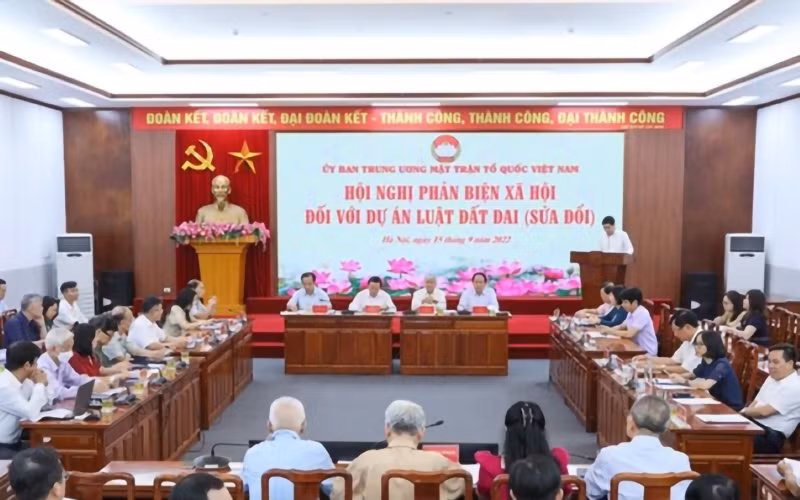 Hội nghị phản biện xã hội đối với dự thảo Luật Đất đai (sửa đổi).