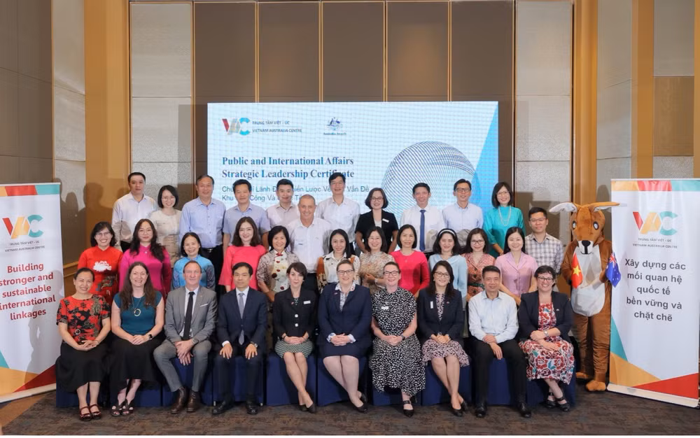 Lễ tốt nghiệp khóa học ngắn hạn “Chứng chỉ lãnh đạo chiến lược về các vấn đề khu vực công và quốc tế”.