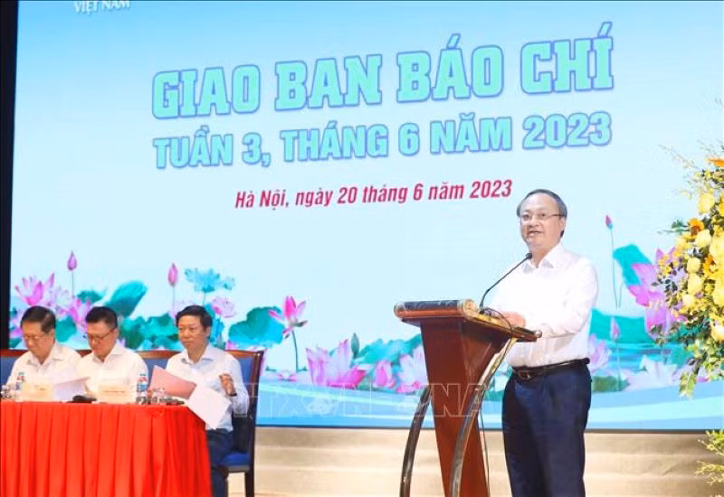 Ông Đỗ Tiến Sỹ, Ủy viên Trung ương Đảng, Tổng Giám đốc Đài Tiếng nói Việt Nam phát biểu tại Hội nghị.