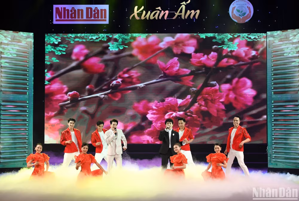 Một tiết mục biểu diễn nghệ thuật trong chương trình. (Ảnh: THÀNH ĐẠT)