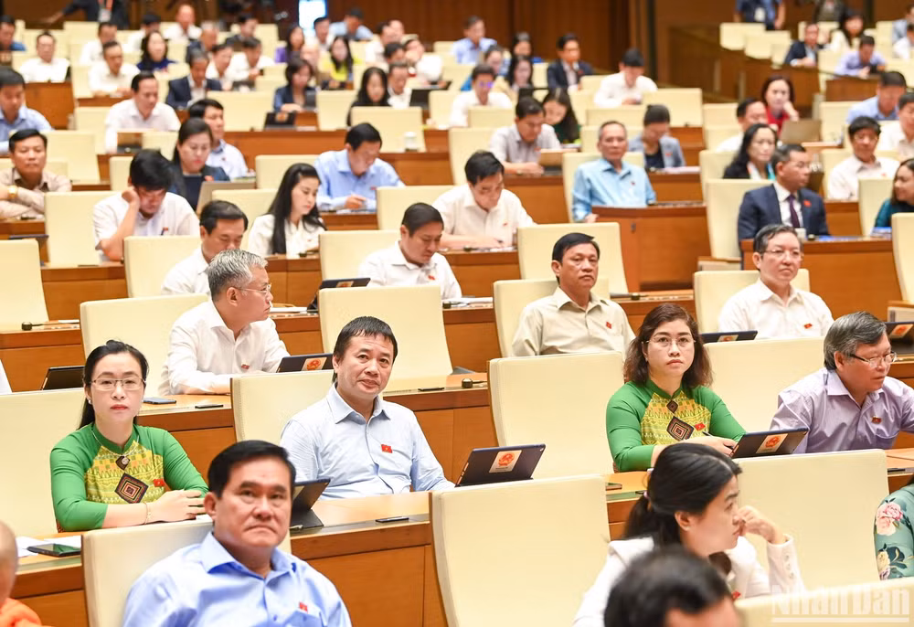 Các đại biểu dự phiên họp. (Ảnh: DUY LINH) Các đại biểu dự phiên họp. (Ảnh: DUY LINH)