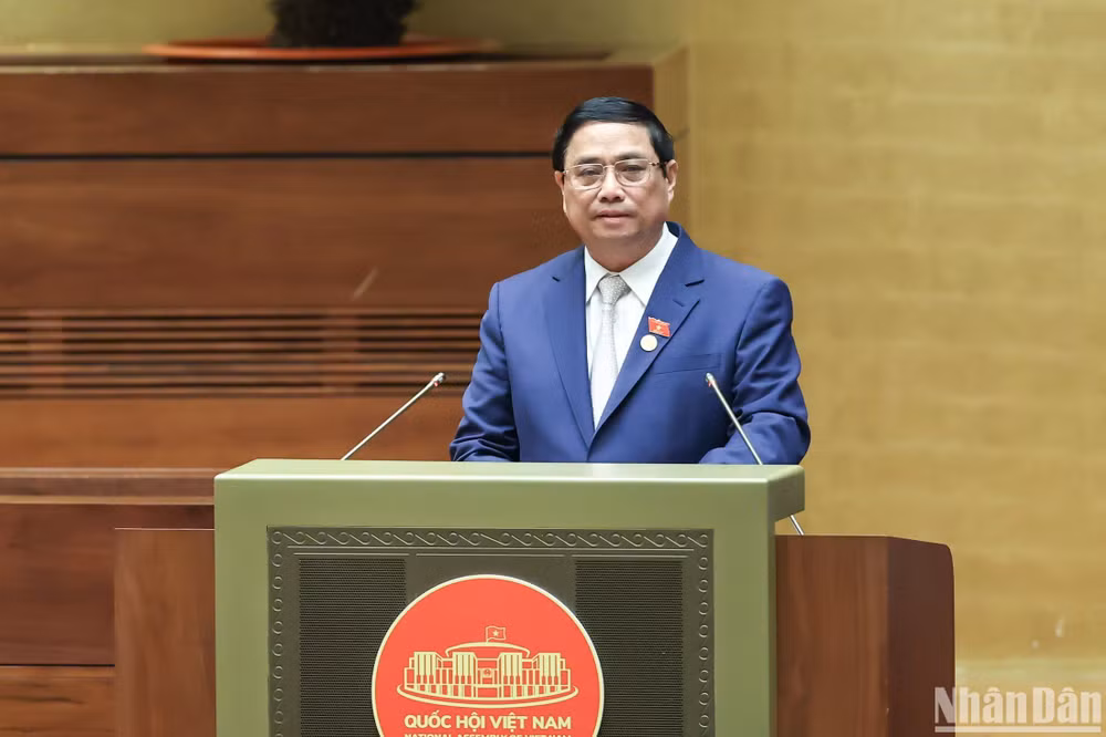 Thủ tướng Chính phủ Phạm Minh Chính báo cáo kết quả thực hiện Kế hoạch phát triển kinh tế-xã hội năm 2023, dự kiến Kế hoạch phát triển kinh tế-xã hội năm 2024. (Ảnh: ĐĂNG KHOA)