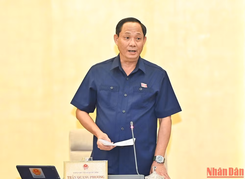 Phó Chủ tịch Quốc hội Trần Quang Phương điều hành nội dung thảo luận. Phó Chủ tịch Quốc hội Trần Quang Phương điều hành nội dung thảo luận.