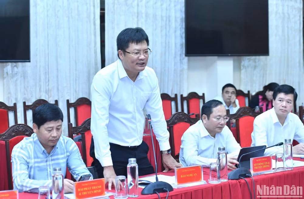 Nhấn mạnh sự cần thiết của chương trình phối hợp công tác tuyên truyền, Tổng Biên tập Báo Nghệ An Ngô Đức Kiên đề xuất Báo Nhân Dân không chỉ tiếp tục tăng cường về chất lượng, số lượng tin bài về tỉnh, mà còn tăng cường về nhân lực cho Văn phòng đại diện tại Nghệ An, để có thể chủ động hơn trong nắm bắt, thông tin kịp thời về các vấn đề trên địa bàn tỉnh.
