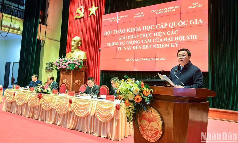 Đồng chí Nguyễn Xuân Thắng nhấn mạnh cần tìm cách tháo gỡ khó khăn cho doanh nghiệp phục hồi sản xuất kinh doanh, tập trung ưu tiên những giải pháp không chỉ nhằm phục hồi kinh tế sau đại dịch mà còn tạo nền tảng cho giai đoạn bứt phá tiếp theo. (Ảnh: THÀNH ĐẠT) Đồng chí Nguyễn Xuân Thắng nhấn mạnh cần tìm cách tháo gỡ khó khăn cho doanh nghiệp phục hồi sản xuất kinh doanh, tập trung ưu tiên những giải pháp không chỉ nhằm phục hồi kinh tế sau đại dịch mà còn tạo nền tảng cho giai đoạn bứt phá tiếp theo. (Ảnh: THÀNH ĐẠT)