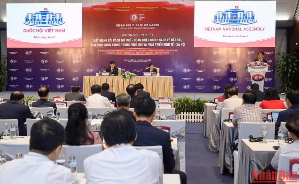 Quang cảnh Phiên hội thảo chuyên đề về đẩy mạnh cải cách thể chế. 